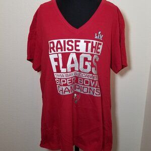 Tampa Bay Buccaneers Women XXL V-Neck Shirt Raise Flags Super Bowl Champions NWT